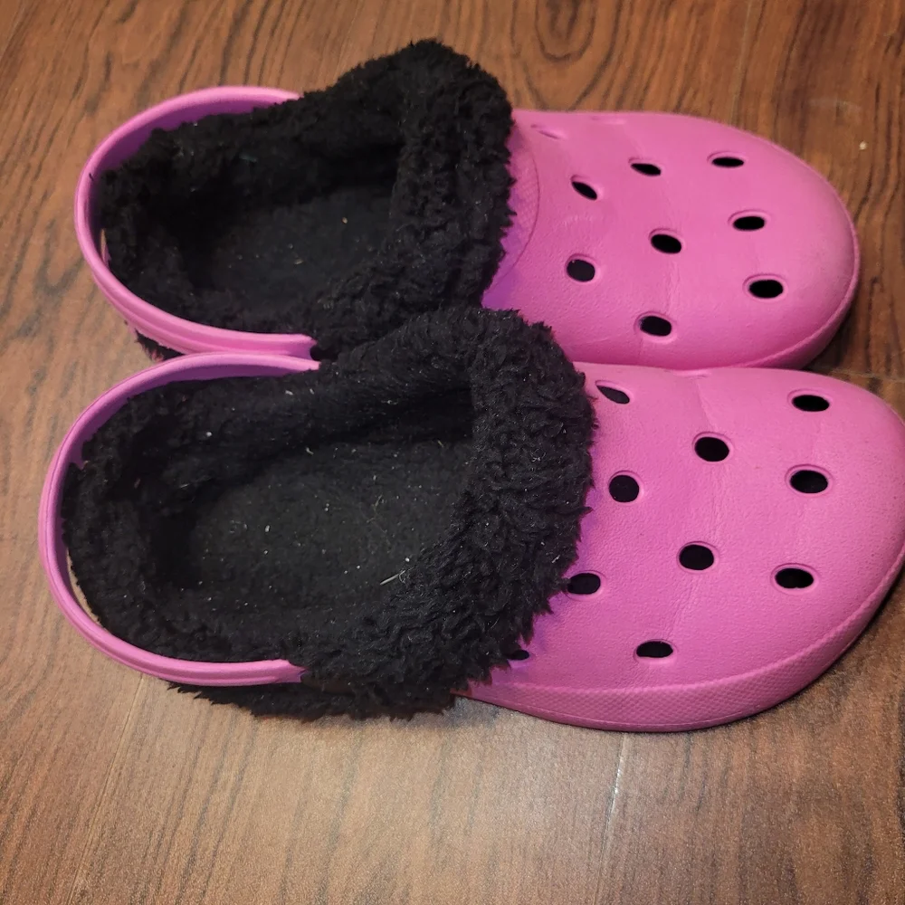 Hot pink black fur lined shoes kids 34